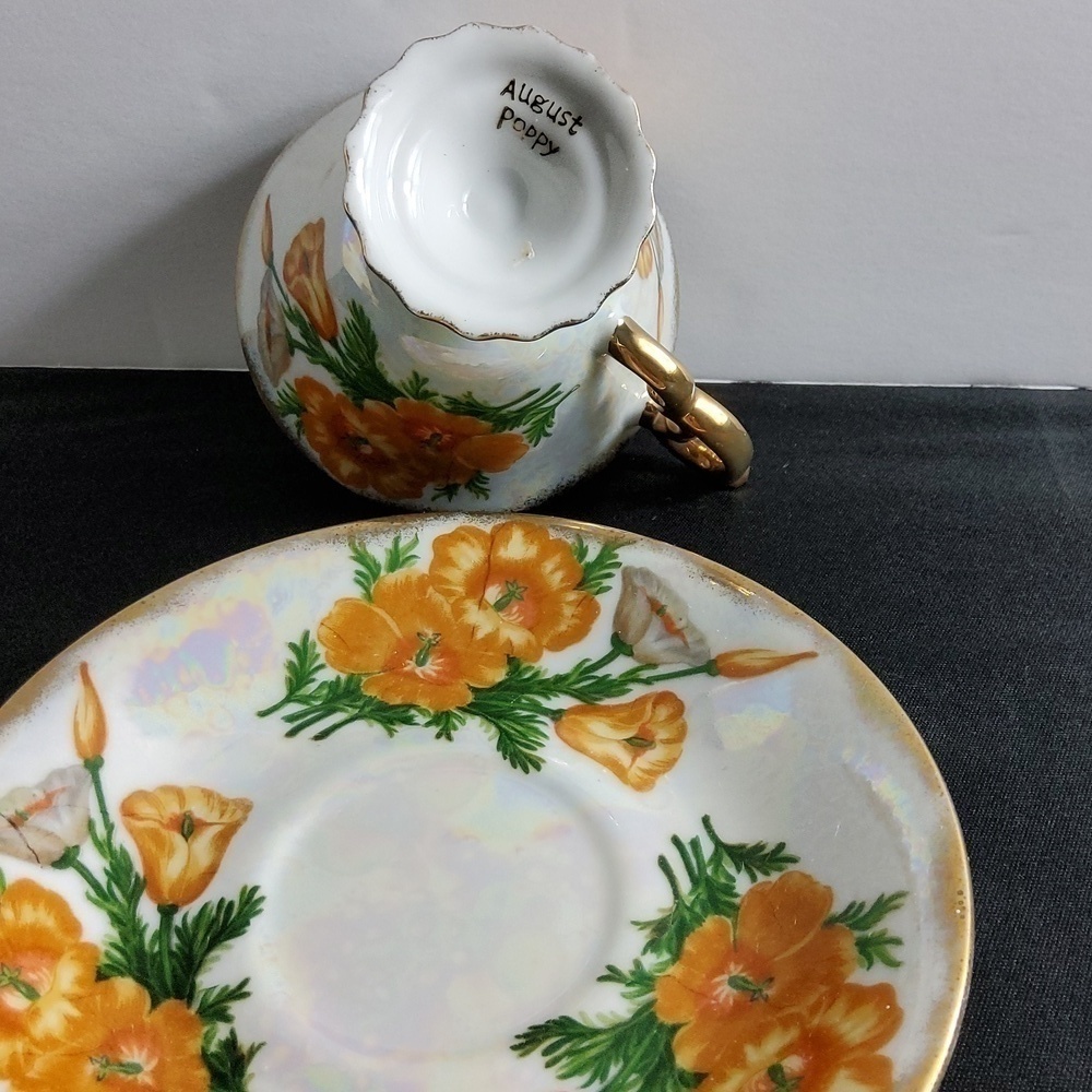 August Poppy Teacup & Saucer - Picture 4 of 4